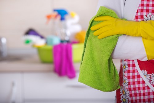 Cleaning checklist and booking details for a property