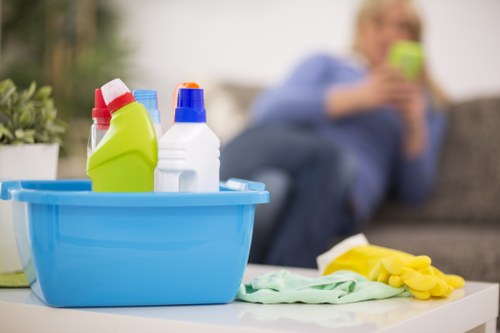 End-of-tenancy cleaning performed by a Westkensington cleaning professional